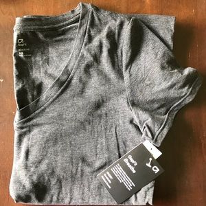 GapFit Breathe V-Neck Tee in Charcoal Gray